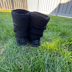 Bearpaw Women’s Knit & Suede Black Mid-Calf Boots – Size 8
